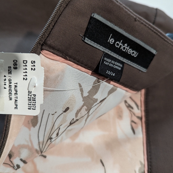 *Le Chateau *Size 13/14* Pencil Skirt with Floral Print Lining - Picture 5 of 8